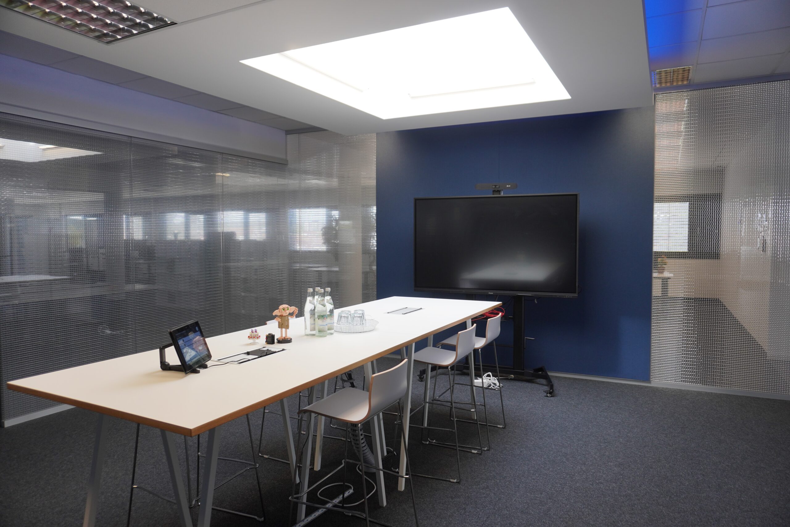 xpecto_karriere_besprechungsraum_stehtische