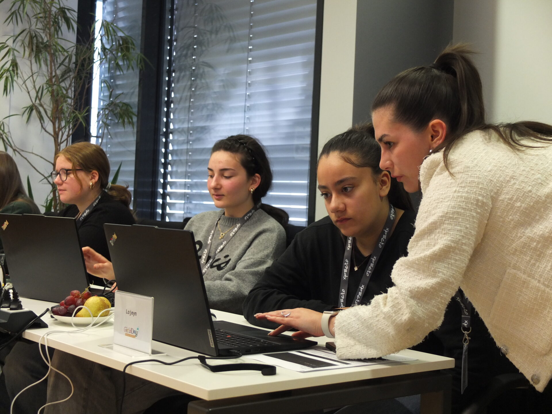 Schülerinnen beim Girls' Day 2026 bei xpecto im Büro